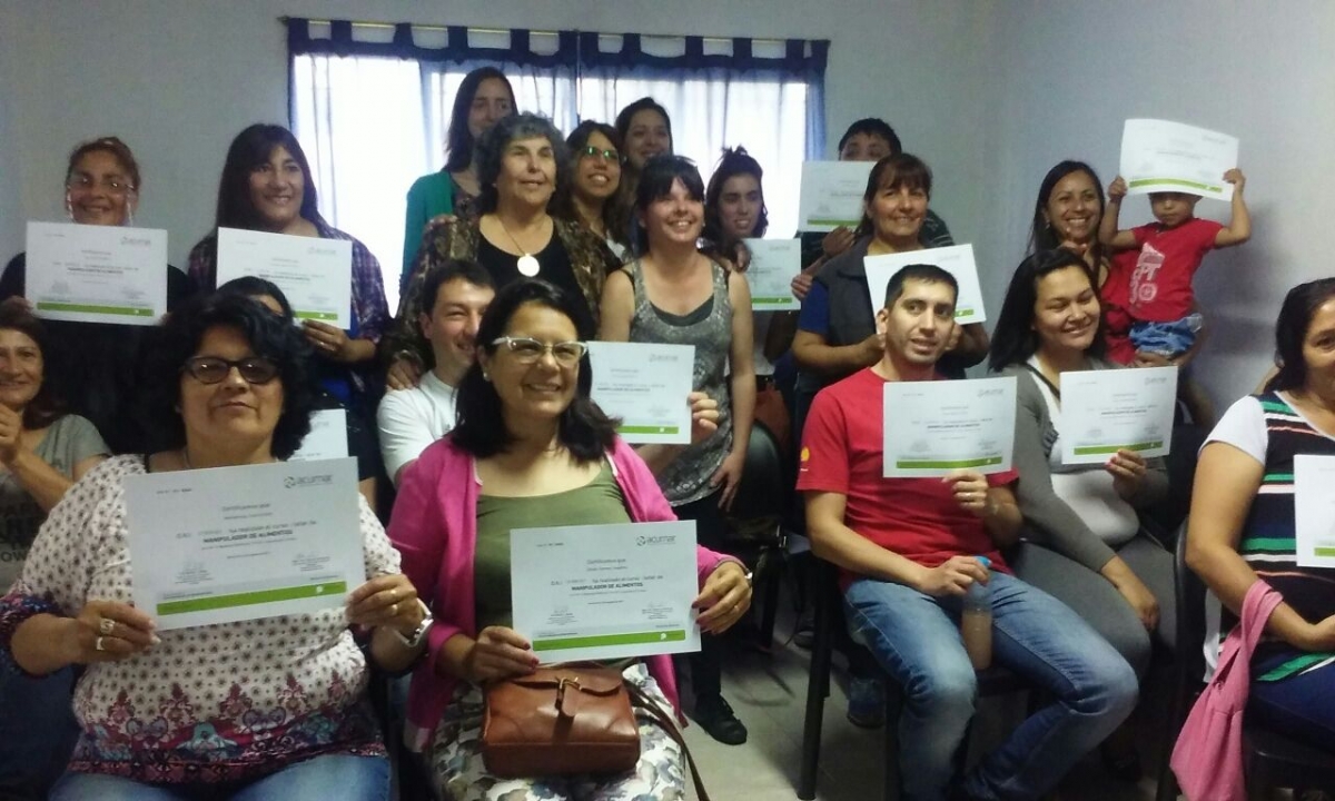 Entrega de diplomas del Curso de Manipulación de Alimentos