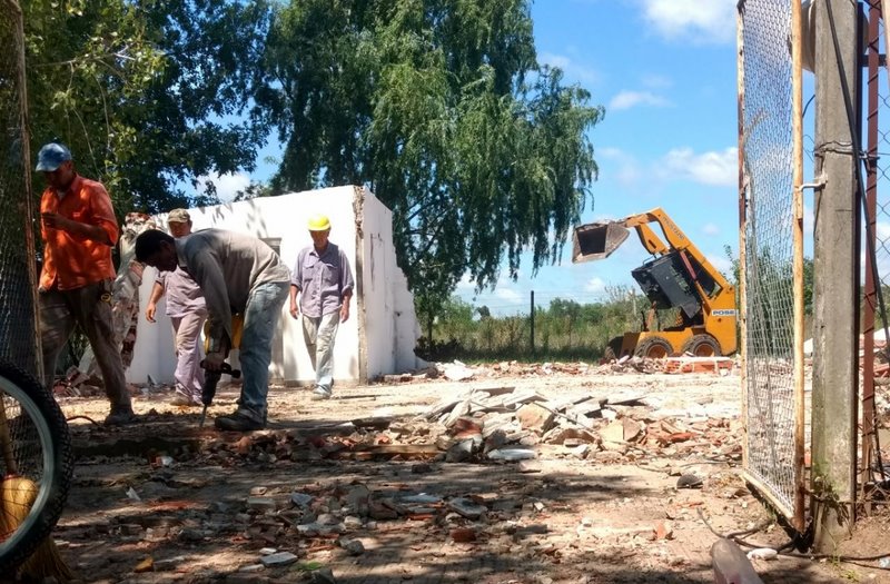 Demolición del Centro de Salud de La Paz para su reedificación