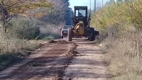 Nivelado del camino de acceso al barrio Toba