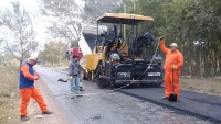 Comenzó el asfalto de Piedras en el barrio Santa María