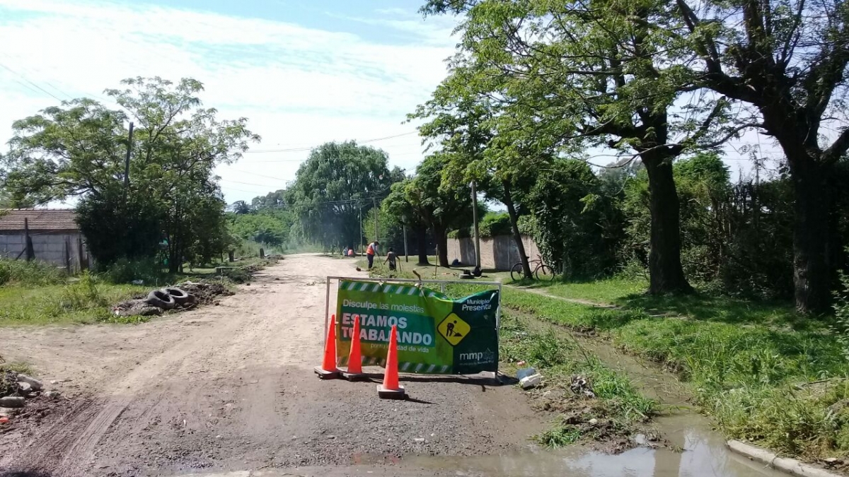 Obras y Servicios, zanjeo sobre Granara en barrio Sánchez