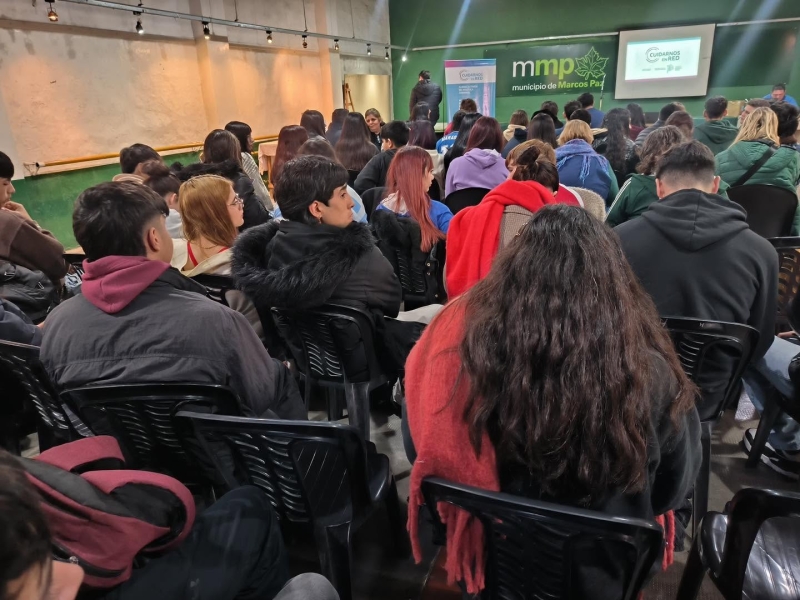 Charla en el Paseo Cultural del programa "Cuidarnos en Red"