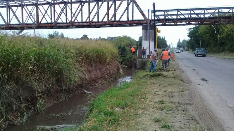 Limpieza y desobstrucción de zanjas y desgües en Ruta 40