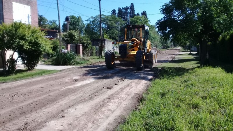 Nivelado de la calle Dardo Rocha en La Trocha