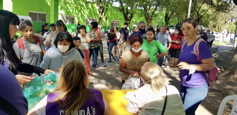 Entrega de productos lácteos en el Playón Municipal