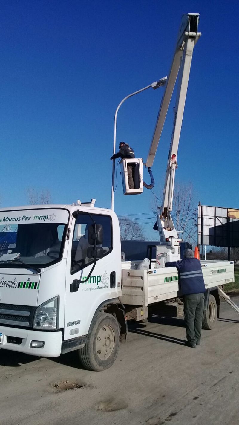 Cableado para nuevas luminarias en La Paz