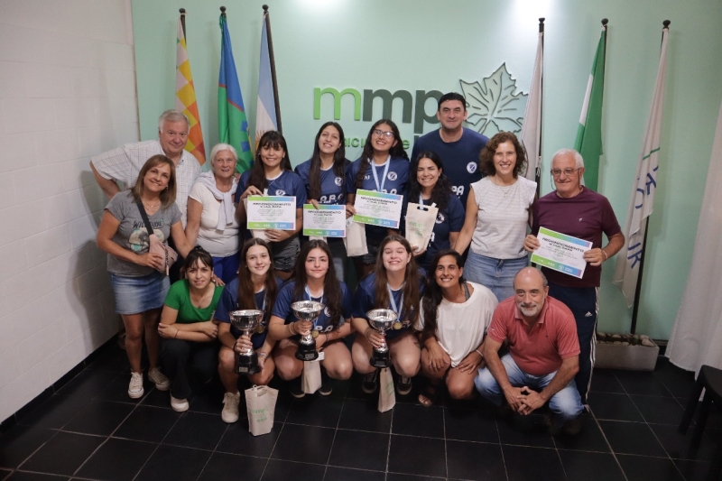 Reconocimiento al Vóley femenino de SAPA