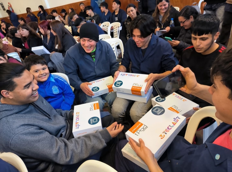 Nueva entrega de tablets del programa Marcos Paz Conectada