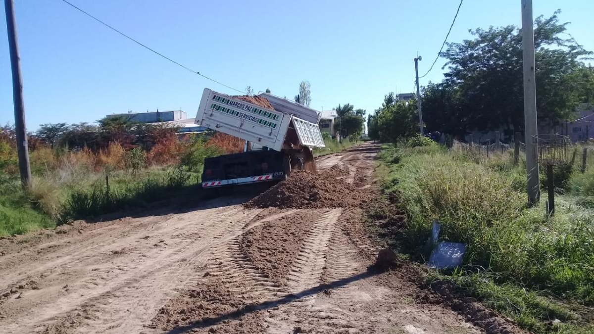 Nivelado y entoscado de caminos rurales