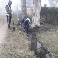 Limpieza y mantenimiento de zanjas en barrio El Lucero.