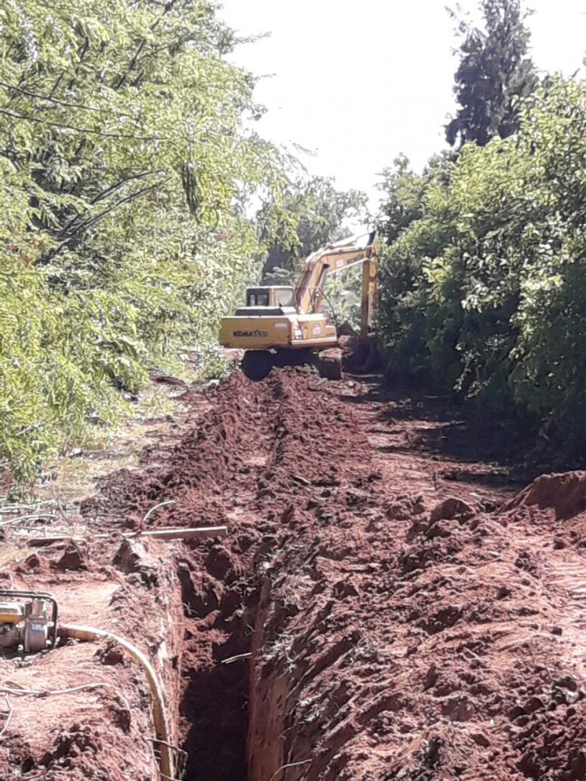 Instalación de cañería de impulsión de agua corriente en La Paz