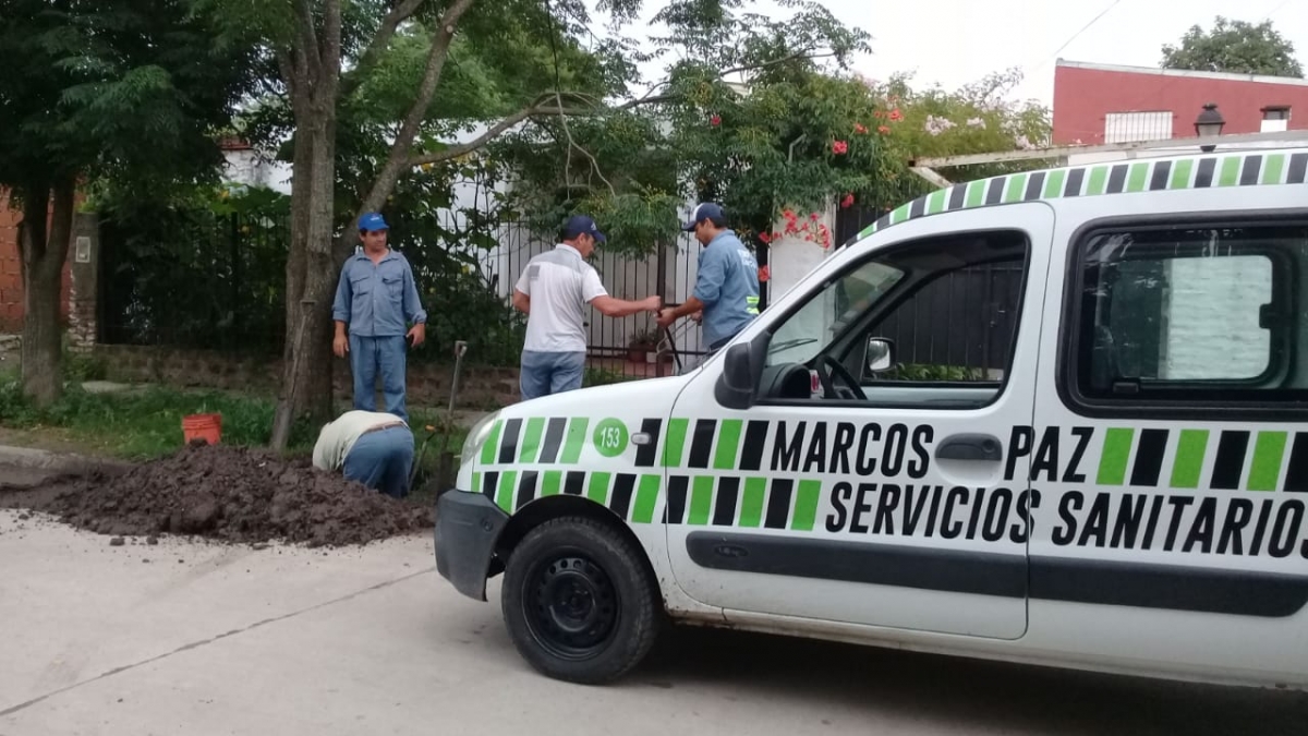 Reparación de pérdida de agua en respuesta a un reclamo vecinal