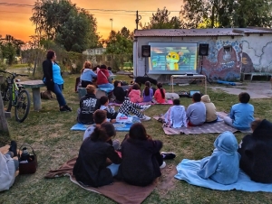 M&aacute;s de mil vecinos disfrutaron del Cine M&oacute;vil 2026