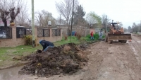 Zanjeo y limpieza de desagües pluviales en el barrio Killys