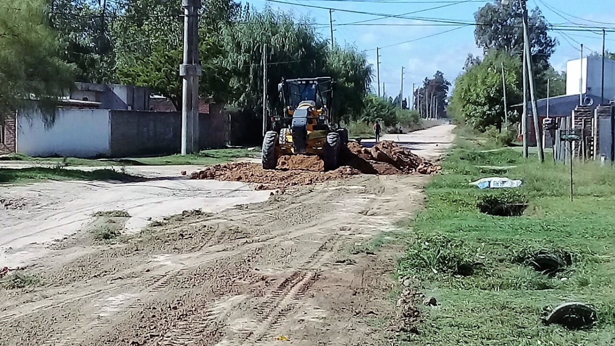 Nivelado y entoscado de la calle García del barrio La Paz