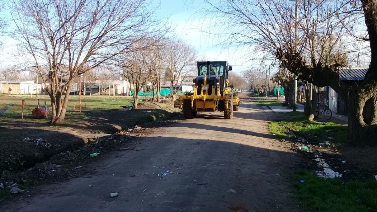 Nivelado de calles en el barrio Rayito de Sol