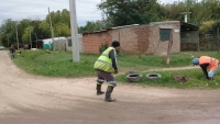 Limpieza de desagües en el barrio La Trocha