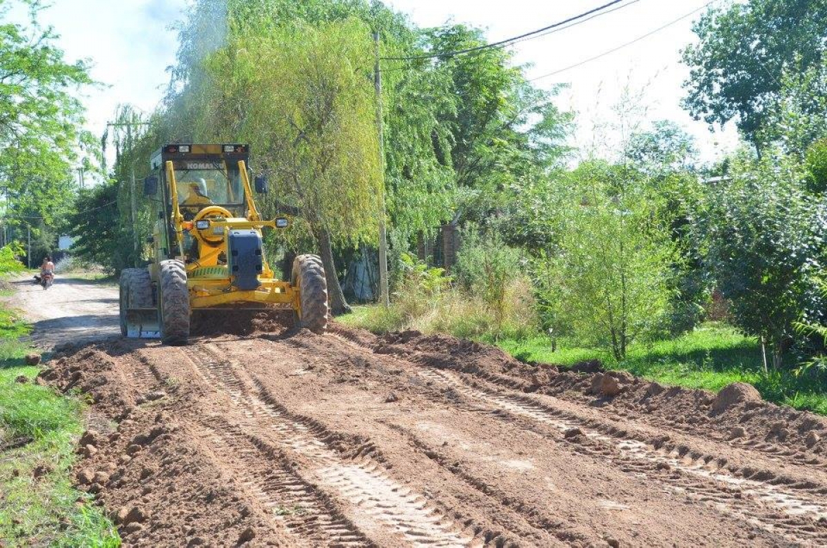 Nivelado y entoscado en barrio El Pinar