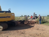 Colocación de caños de desagües en la zona del ecopunto