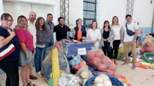 Entrega de materiales deportivos a escuelas secundarias