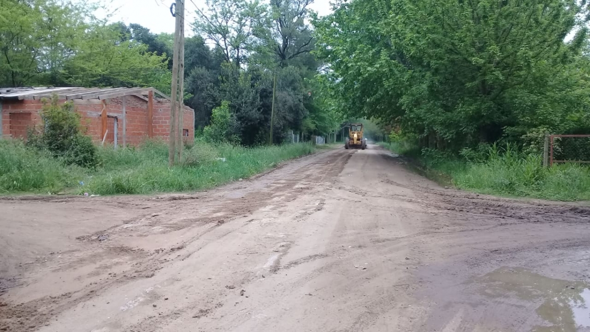 Nivelado de la calle José María Moreno en el barrio Eva Perón