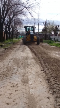 Nivelado de calles en el barrio Santa Catalina