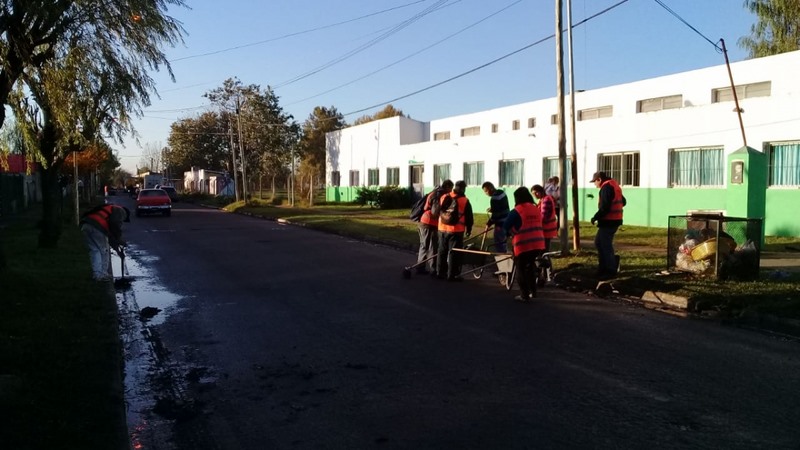 Barrido y limpieza en calles de La Paz