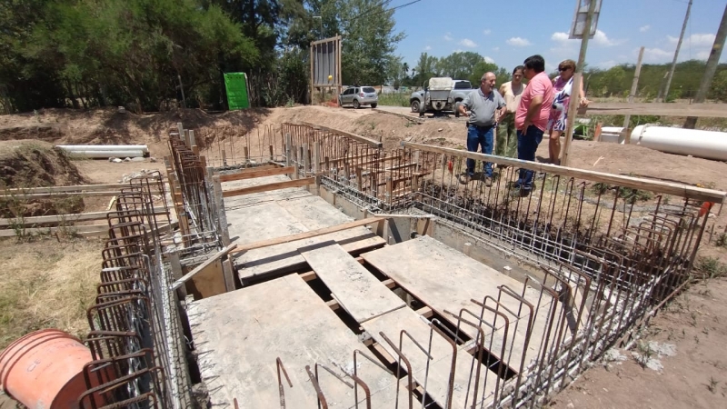 El intendente Ricardo Curutchet visitó la obra del Nuevo Colector Cloacal