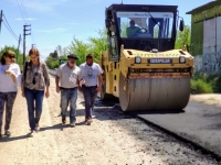 Curutchet supervisó el avance del pavimento de la calle Misiones