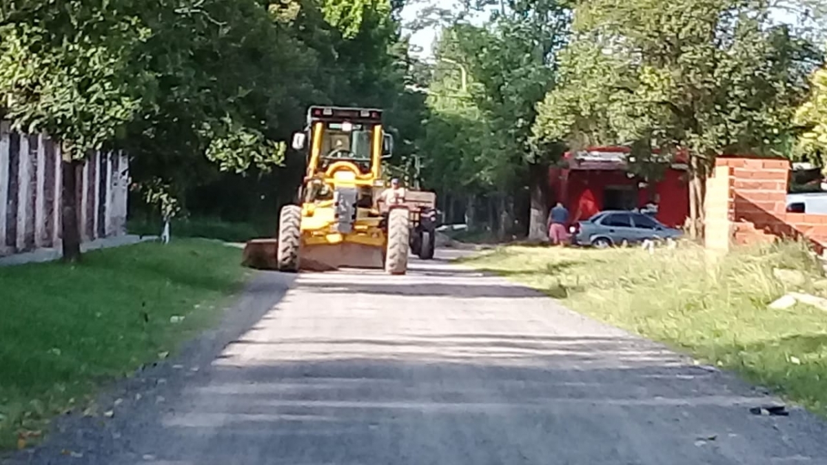 Continúan los trabajos de enripiado de calles